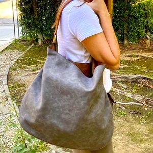NWT ANTHROPOLOGIE AWESOME GREY TOTE BAG W/MATCHING POUCH